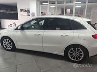 Usata Mercedes B180 135 CV (99 kW) 2019 Bianco Monovolume