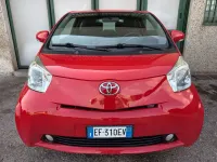 Usata Toyota iQ 68 CV (50 kW) 2010 Rosso Utilitaria