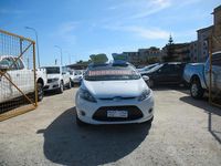 Usata Ford Fiesta Titanium 70 CV (51 kW) 2011 Bianco Utilitaria