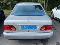 Usata Mercedes E200 136 CV (100 kW) 1997 Berlina