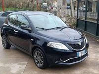 Usata Lancia Ypsilon Gold 95 CV (69 kW) 2016 Blu/azzurro Utilitaria