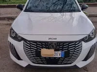Usata Peugeot 208 Allure 101 CV (74 kW) 2025 Utilitaria