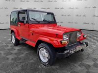 Usata Jeep Wrangler Laredo 103 CV (75 kW) 1991 Rosso SUV