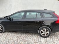 Usata Volvo V60 190 CV (139 kW) 2016 Nero Station wagon