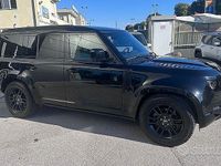 Usata Land Rover Defender SE Dynamic 249 CV (183 kW) 2023 Nero SUV