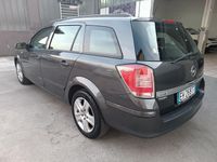 Usata Opel Astra Enjoy 140 CV (102 kW) 2010 Grigio Station wagon