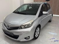 Usata Toyota Yaris 90 CV (66 kW) 2013 Grigio Utilitaria