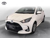 Usata Toyota Yaris Hybrid Active 116 CV (85 kW) 2021 Super white Berlina