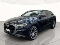 Usata Audi Q8 Sport 286 CV (210 kW) 2023 Grigio waitomo metallizzato SUV