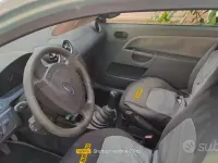 Usata Ford Fiesta 49 CV (36 kW) 2003 Blu Utilitaria