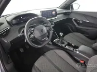 Usata Peugeot 2008 Allure 101 CV (74 kW) 2024 Grigio artense SUV
