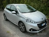 Usata Peugeot 208 82 CV (60 kW) 2018 Grigio Utilitaria