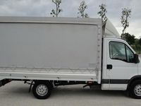 Usata Iveco 35.12 120 CV (88 kW) 2006 Bianco pastello Furgone