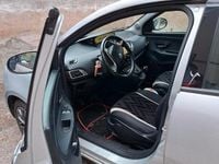 Usata Lancia Ypsilon 69 CV (50 kW) 2017 Grigio Utilitaria
