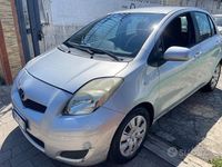 Usata Toyota Yaris Sol 100 CV (73 kW) 2009 Grigio Berlina