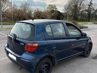Usata Toyota Yaris 65 CV (47 kW) 2003 Blu Berlina