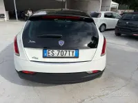 Usata Lancia Delta Gold 105 CV (77 kW) 2011 Bianco Utilitaria