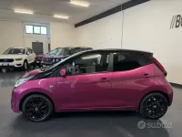 Usata Toyota Aygo Trend 72 CV (52 kW) 2018 Viola Utilitaria