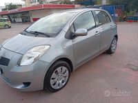 Usata Toyota Yaris 90 CV (66 kW) 2007 Grigio Utilitaria