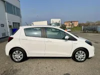 Usata Toyota Yaris Hybrid 74 CV (54 kW) 2015 Bianco Berlina
