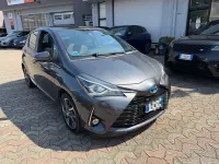 Usata Toyota Yaris Hybrid Style 73 CV (53 kW) 2018 Grigio scuro Berlina