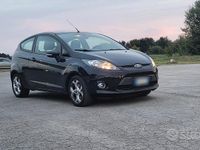 Usata Ford Fiesta 70 CV (51 kW) 2014 Nero Utilitaria