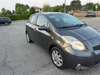 Usata Toyota Yaris Sol 90 CV (66 kW) 2009 Grigio Utilitaria