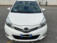 Usata Toyota Yaris 90 CV (66 kW) 2012 Bianco Utilitaria