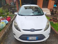 Usata Ford Fiesta 68 CV (50 kW) 2010 Bianco Utilitaria