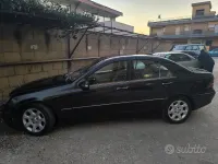 Usata Mercedes C220 150 CV (110 kW) 2004 Blu Berlina