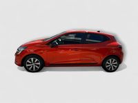 Käytetty Renault Clio V Equilibre 67 HP (49 kW) 2023 Oranssi Sedan