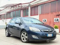 Usata Opel Astra Cosmo 110 CV (80 kW) 2012 Blu Berlina