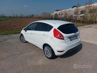 Usado Ford Fiesta 82 HP (60 kW) 2009 Branco Citadino