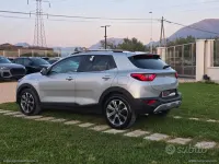 Begagnad Kia Stonic Style 100 HK (73 kW) 2022 Silver SUV