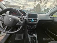 Usata Peugeot 208 Active 82 CV (60 kW) 2013 Bianco Utilitaria