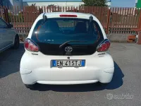 Usata Toyota Aygo 68 CV (50 kW) 2012 Bianco Utilitaria