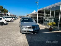 Usata Mercedes E220 Classic 150 CV (110 kW) 2004 Grigio Berlina