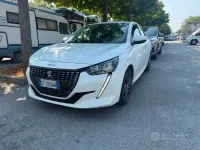 Usata Peugeot 208 Active 102 CV (75 kW) 2021 Bianco Utilitaria