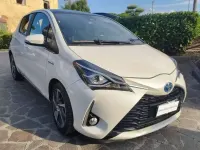 Usata Toyota Yaris Hybrid Style 73 CV (53 kW) 2017 Bianco Berlina
