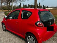 Usata Toyota Aygo 68 CV (50 kW) 2010 Rosso Utilitaria