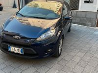 Usata Ford Fiesta 97 CV (71 kW) 2011 Blu Berlina