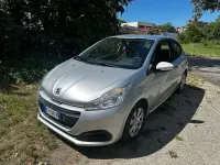 Usata Peugeot 208 Active 68 CV (50 kW) 2018 Argento Utilitaria