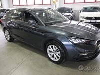 Käytetty Seat Leon Style 116 HP (85 kW) 2023 Harmaa Sedan