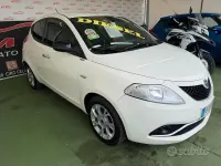 Usata Lancia Ypsilon 95 CV (69 kW) 2015 Bianco Utilitaria