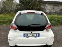 Usata Toyota Aygo Connect Style 72 CV (52 kW) 2012 Bianco Utilitaria