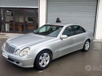Usata Mercedes E220 150 CV (110 kW) 2004 Grigio Berlina