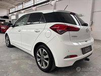 Usata Hyundai i20 Comfort 90 CV (66 kW) 2015 Bianco Berlina