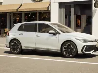 Nuova VW Golf VIII R-line Plus 150 CV (110 kW) 2026 Dolomite silver metallizzato Berlina