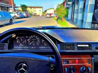 Usata Mercedes E200 122 CV (89 kW) 1990 Nero Berlina