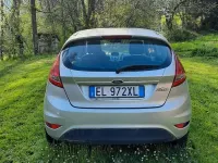 Usata Ford Fiesta 60 CV (44 kW) 2012 Grigio Berlina